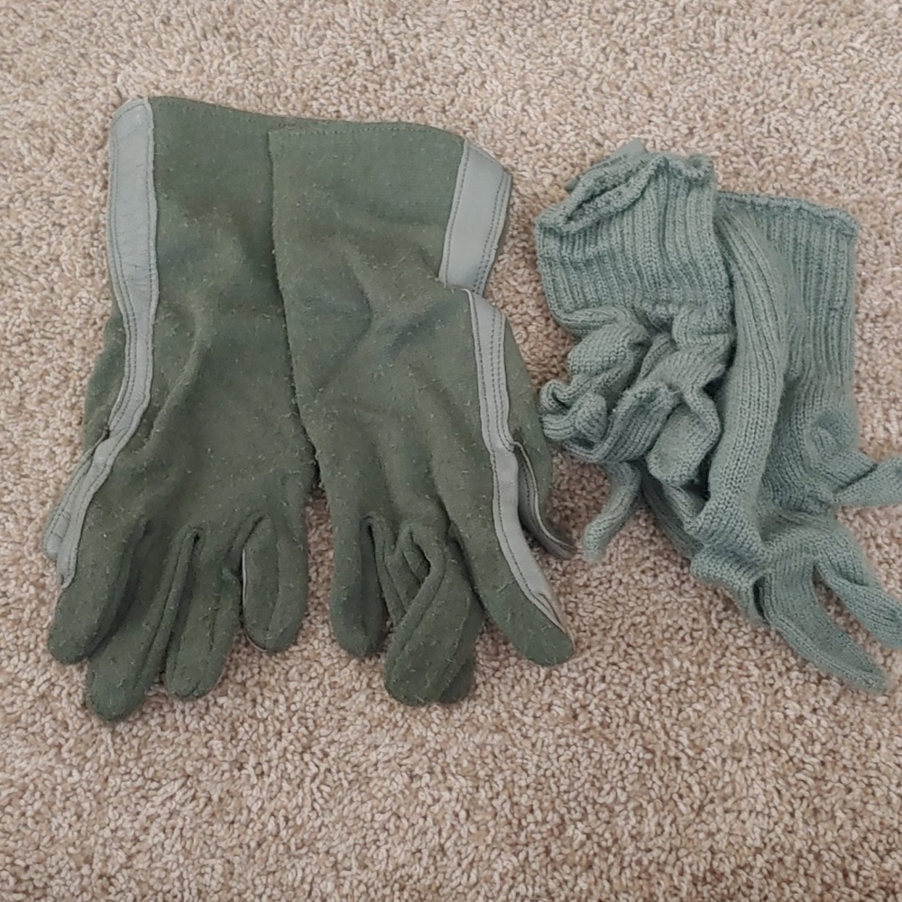 Army gloves with inserts